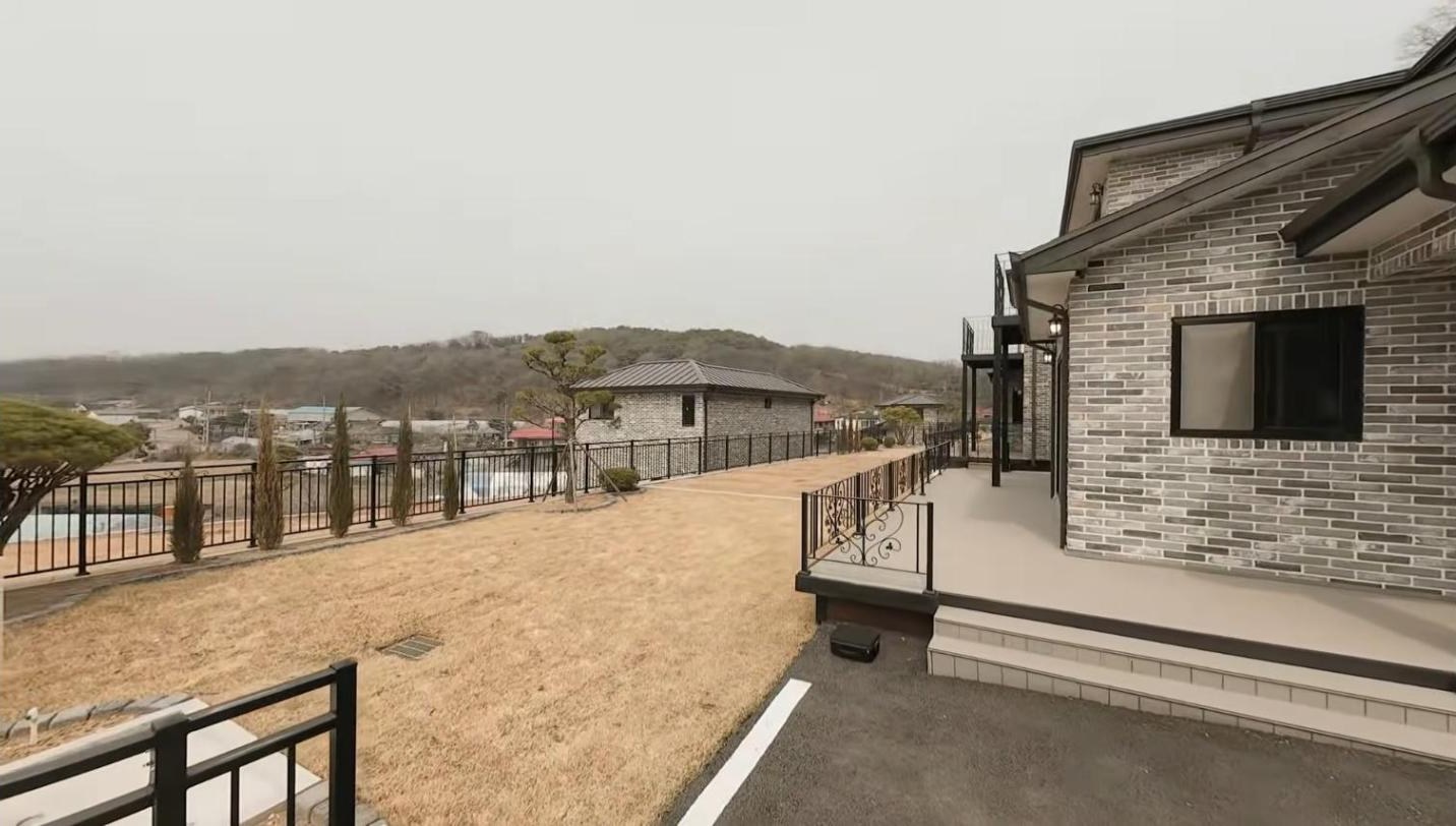 강화도 전원주택 고능리 현장 마당과 단지 전경