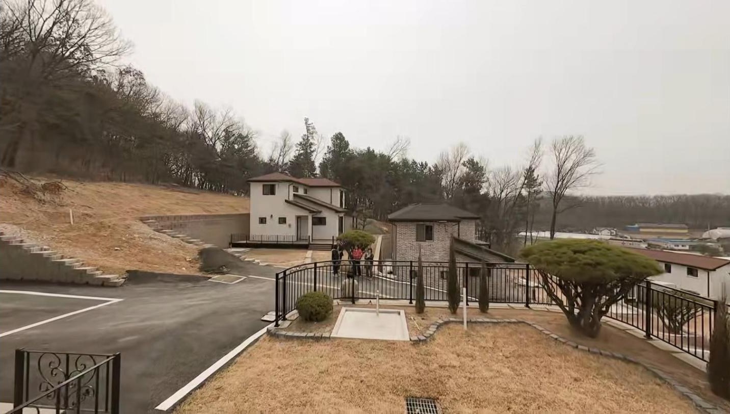 강화도 전원주택 고능리 현장 단지 진입로와 이웃 주택